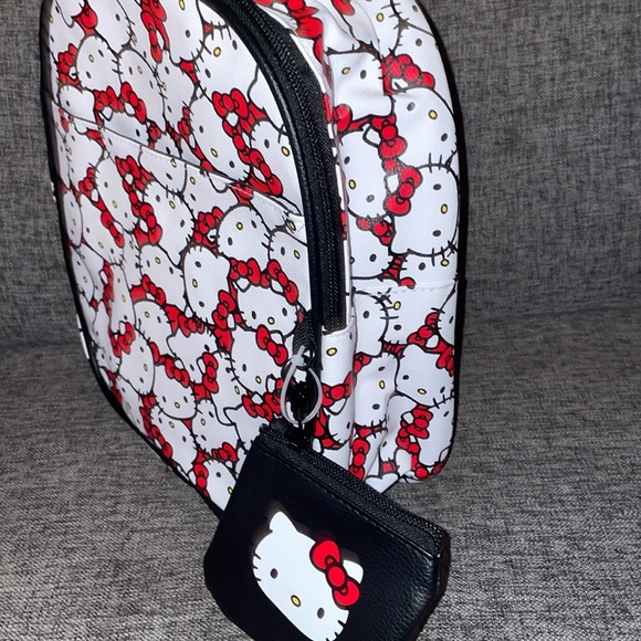 24HR DROP ⬇️ 4PC Hello Kitty Valentines Day Bundle - Picture 5 of 11